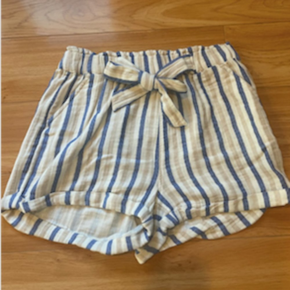 Linen type striped shorts